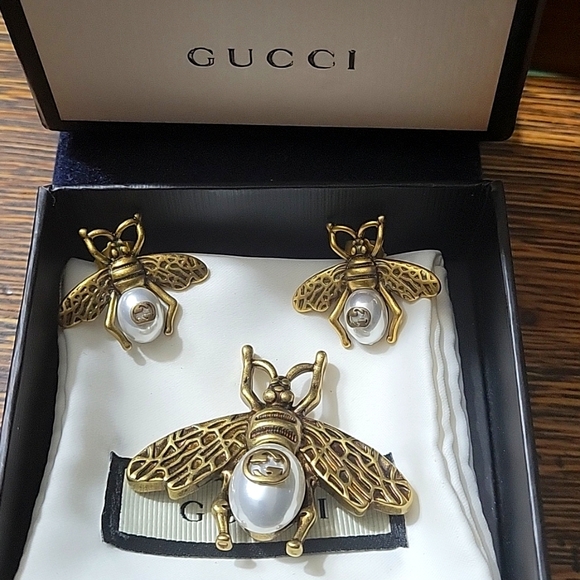 GUCCI DOUBLE GG GOLDEN BROOCH VINTAGE - Picture 1 of 4